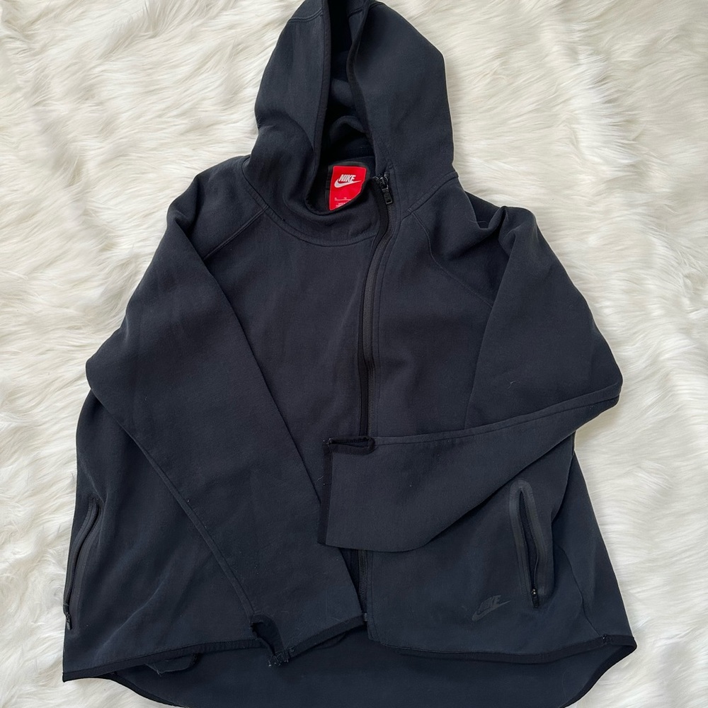 Nike Jacket w/thumbholes and longer back